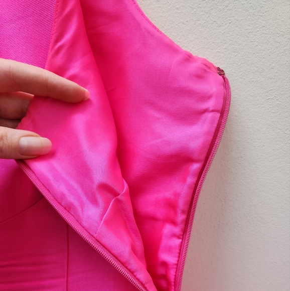 Elegant Pink Sleeveless Dress - Picture 6 of 10